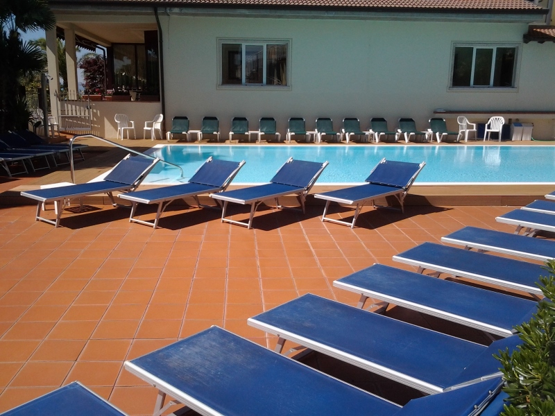Hotel da Roberto con piscina a Lazise